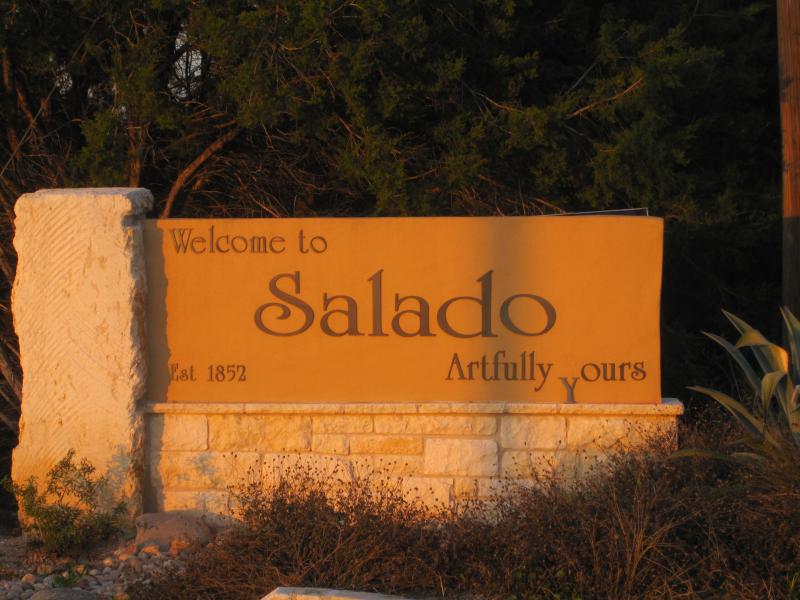  Salado, T X welcome sign I M G 2431