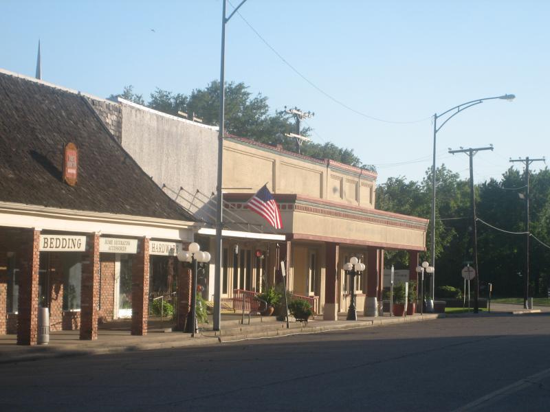  Downtown Madisonville, T X I M G 0559